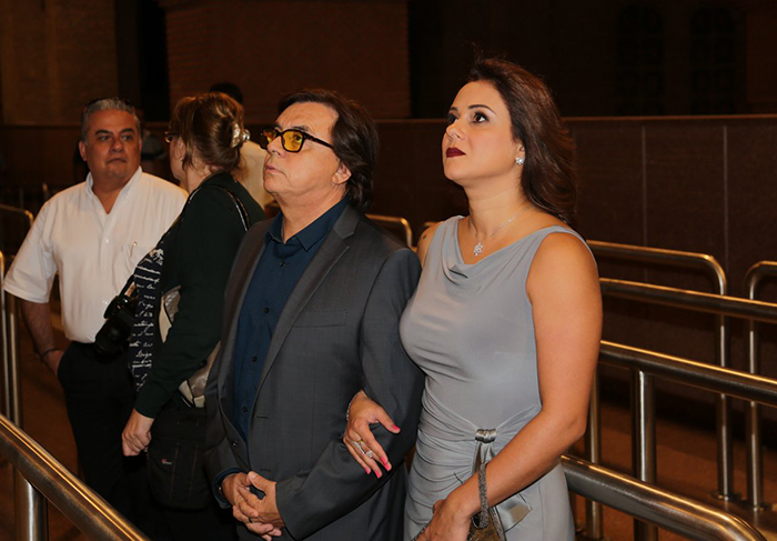 Chitãozinho e a mulher vão ao casamento do sertanejo Rick em Aparecida do Norte