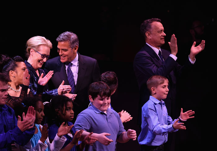 Meryl Streep, George Clooney e Tom Hanks participam de evento solidário