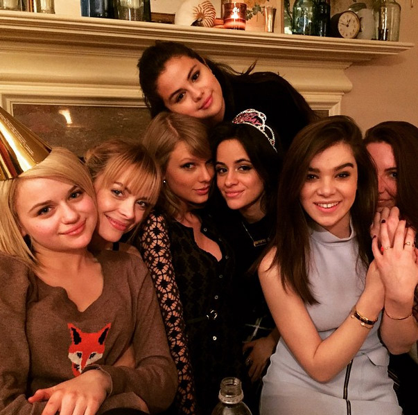 Camila Cabello, do Fifth Harmony, comemora aniversário com Taylor Swift e Selena Gomez