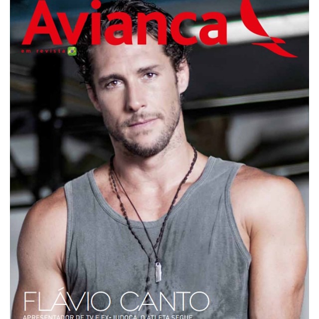 Flávio Canto posa todo estiloso para revista