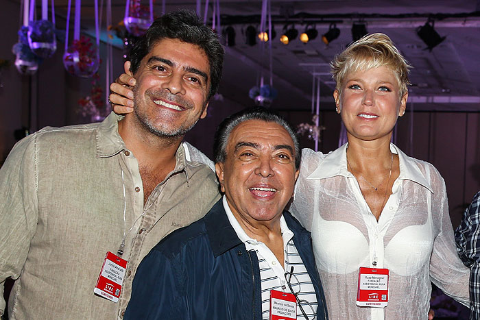 Xuxa marca presença em homenagem a Maurício de Sousa ao lado do namorado, Junno Andrade