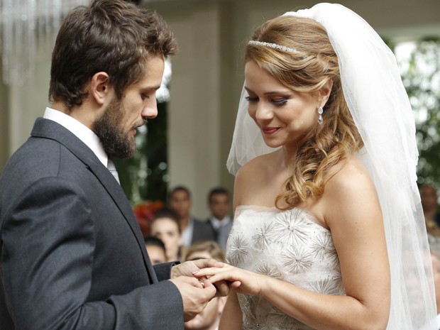Império: Cristina se casa com Vicente no lugar de Maria Clara