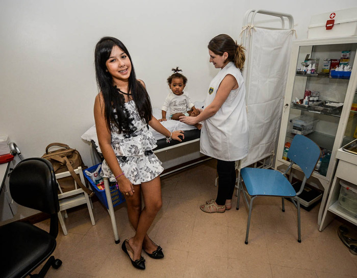 Atriz-mirim Cinthia Cruz visita projeto social em São Paulo