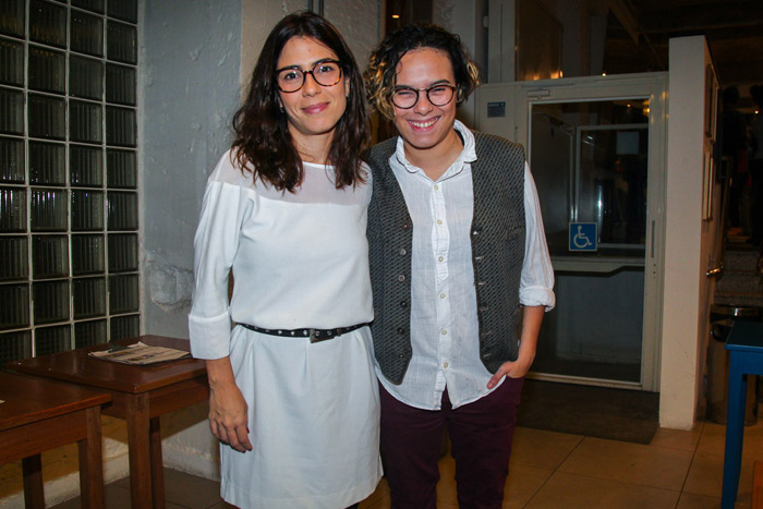 Maria Gadú e sua esposa, lua Leça, marcam presença em première em São Paulo