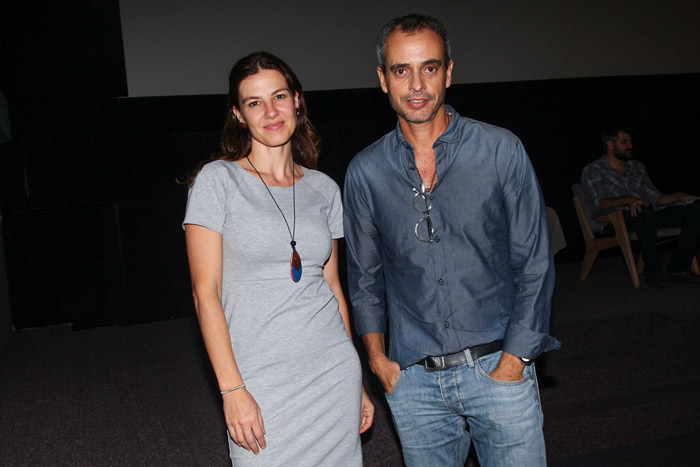 Maria Gadú e sua esposa, lua Leça, marcam presença em première em São Paulo