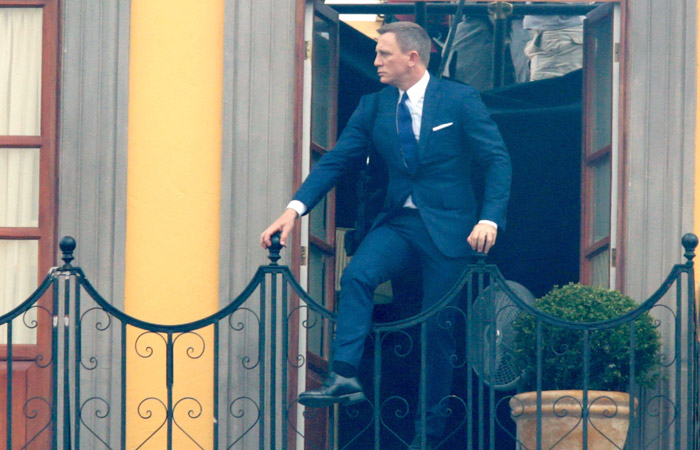 Bem elegante, Daniel Craig roda cenas de novo 007