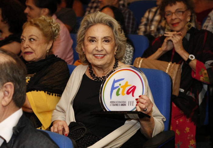 Fani Pacheco prestigia premiação de teatro, no Rio de Janeiro