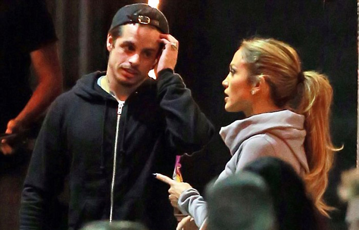 Jennifer Lopez e Casper Smart dão selinho e levantam rumores de reconciliação