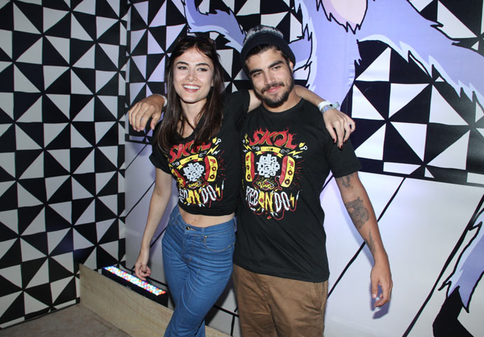 Caio Castro e Maria Casadevall chegam ‘caladinhos’ ao Lollapalooza