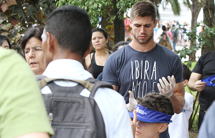 Ex-BBB Jonas Sulzbach incentiva paulistas a cuidarem do Parque Ibirapuera em evento