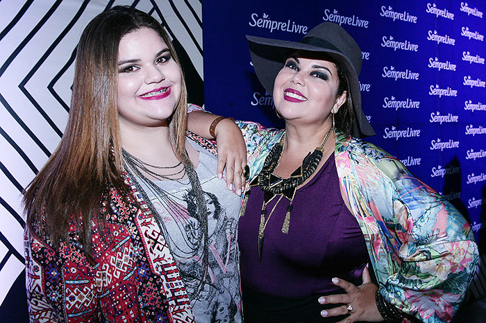 Fabiana Karla e a filha curtem festival Lollapalooza em São Paulo