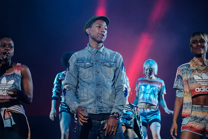 Pharrel Williams se apresenta no festival Lollapalooza em São Paulo
