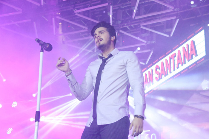 Luan Santana se apresenta com DVD Acústico