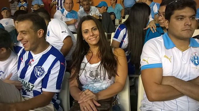 Em Belém, Viviane Araújo vai ao estádio torcer por Radamés