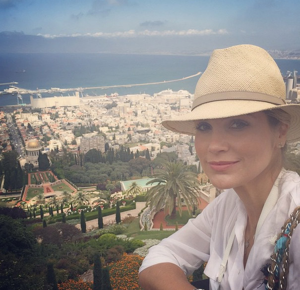 Em Israel, Flávia Alessandra arranca suspiros dos fãs ao visitar paisagens estonteantes