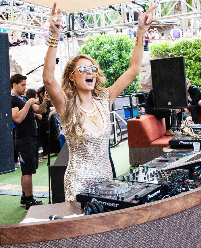 Paris Hilton ‘brilha’ durante evento em Las Vegas