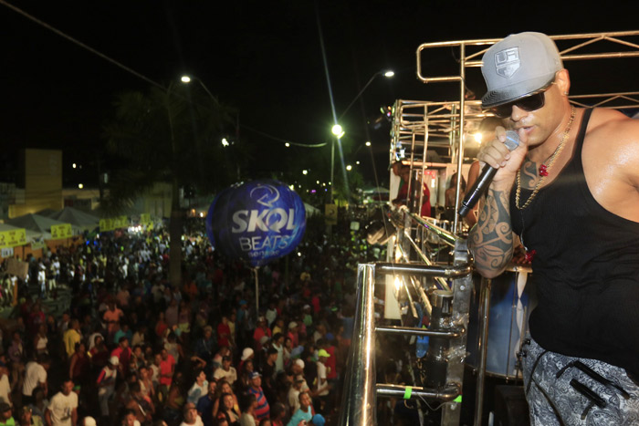 Leo Santana se apresenta na Micareta da Feira, em Salvador, na Bahia