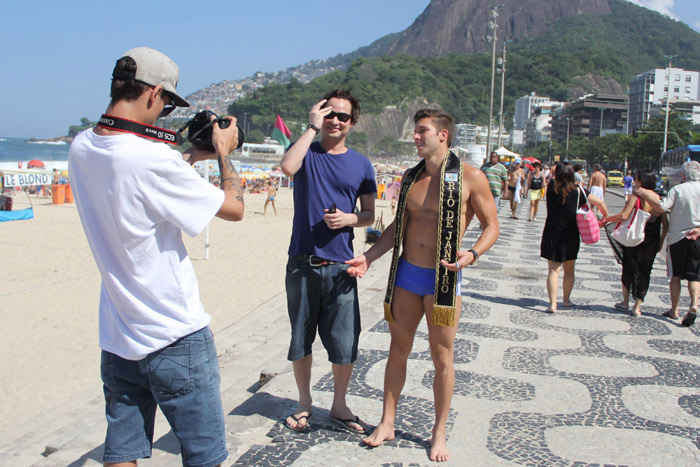 Mister Universo Rio de Janeiro deixa corpão à mostra para gravação no Rio