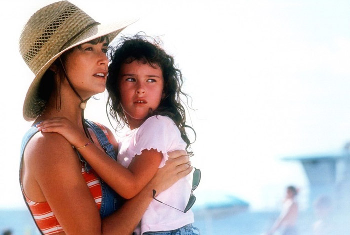 Demi Moore e Rumer Willis contracenaram em Striptease. A pequena já havia aparecido com a mãe em Agora e Sempre, de 1995. É claro que Rummer, que também é filha de Bruce Willis, também escolheu a carreira de atriz.  