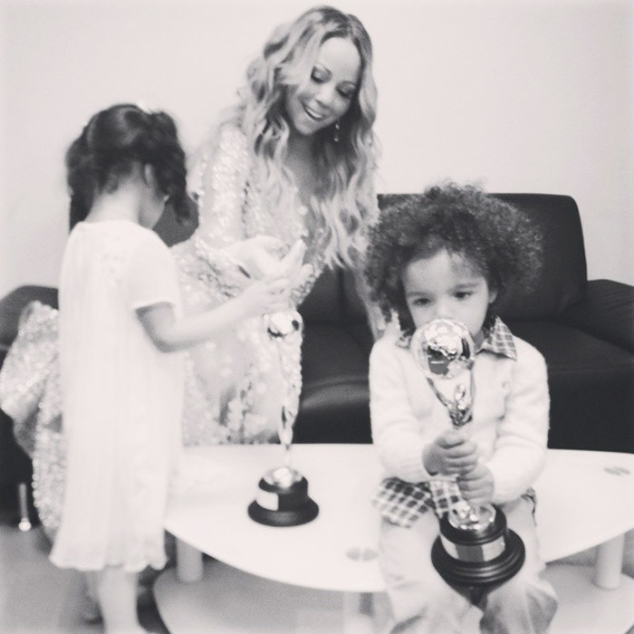 Mariah Carey tem duas menininhas em casa. Moroccan e Monroe são fruto de seu relacionamento com Nick Cannon. No Instagram da mamãe coruja, as duas vivem aparecendo juntas também