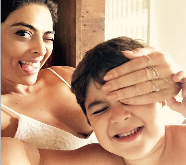  Juliana Paes se diverte com o filho em selfie