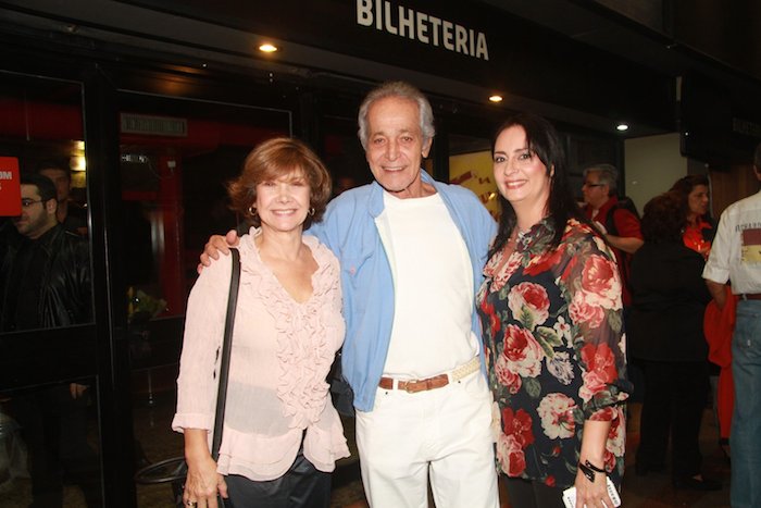 Famosos prestigiam nova peça de Betty Faria no Rio de Janeiro