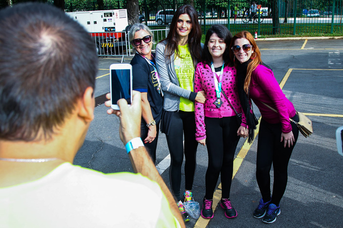 Isabella Fiorentino chora ao apresentar corrida contra o câncer em São Paulo