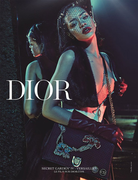 Rihanna esbanja glamour em fotos noturnas da Dior. Assista!
