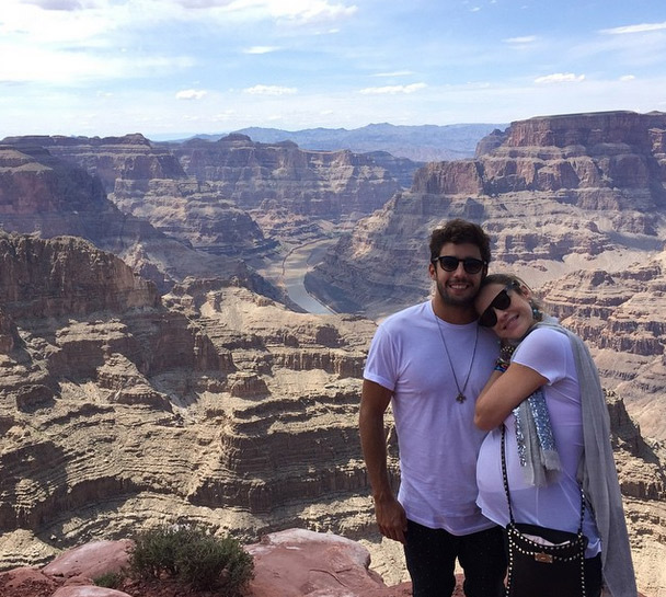 Luana Piovani e Pedro Scooby se impressionam com o Grand Canyon