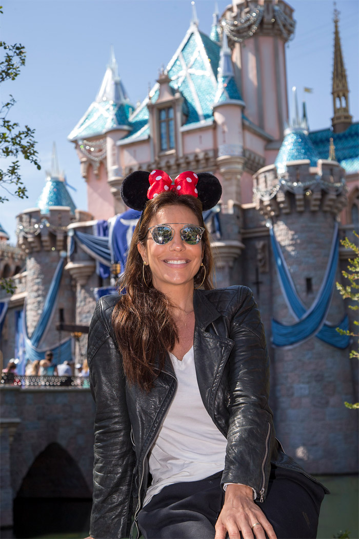 Ivete Sangalo aproveita passagem pelos EUA para ir à Disney