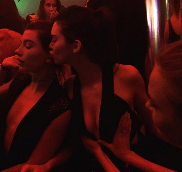 Kendall Jenner ganha ‘mão boba’ nos seios em Cannes