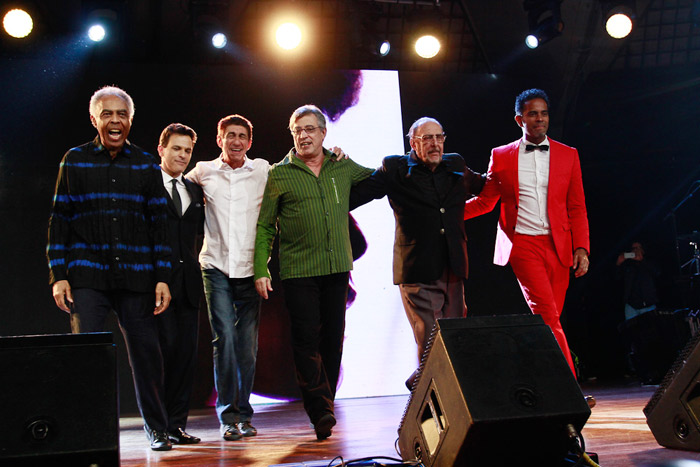 Gilberto Gil solta a voz para homenagear Elis Regina