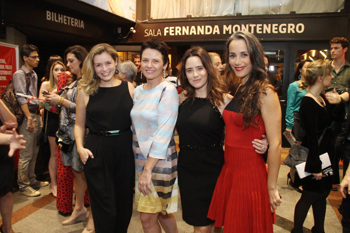 Fernanda Vasconcellos e famosas na estreia de Foi Você Quem Pediu Para Eu Contar a Minha História