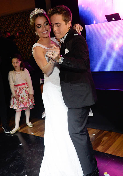 DH Silveira e Bruna Unzueta dançam em festa de casamento