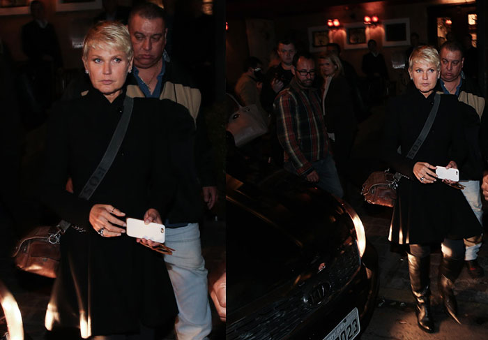 Xuxa janta com novos sócios da Espaço Laser e esbanja simpatia com fãs 
