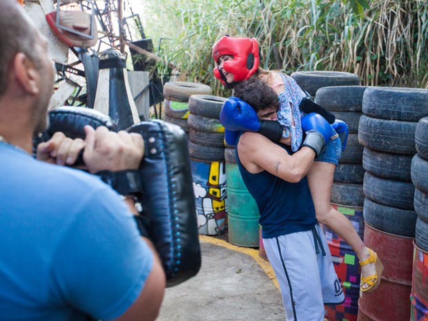 Caio Castro e Tatá Werneck se divertem nos bastidores 