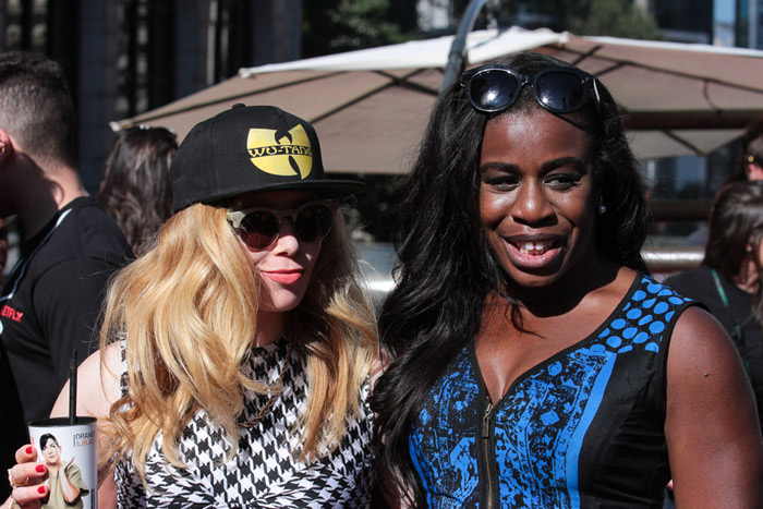 Atrizes de Orange Is the New Black vão à Parada LGBT, em SP