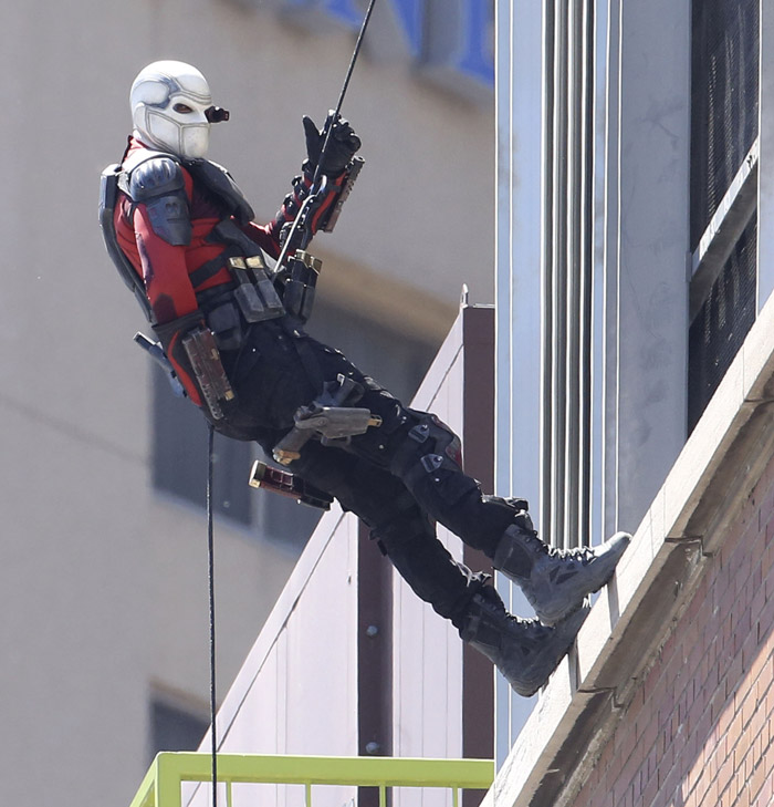 Will Smith faz rapel do alto de prédio em Toronto, no Canadá,