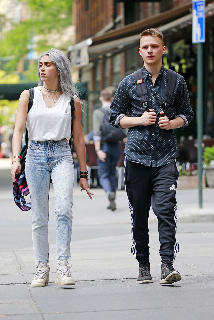 Lourdes Maria passeia com o namorado por Nova York