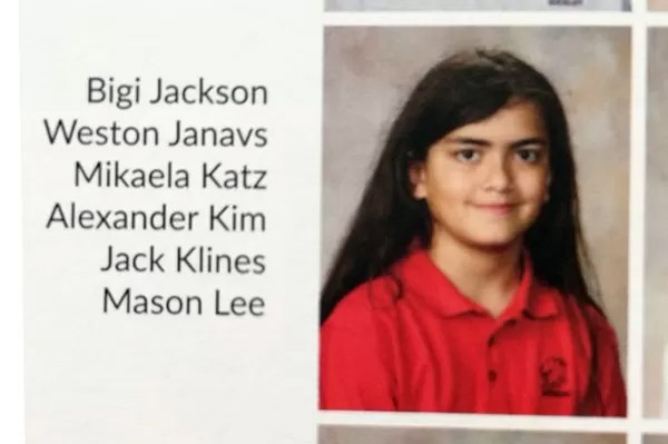 Caçula de Michael Jackson muda seu nome na escola para Bigi