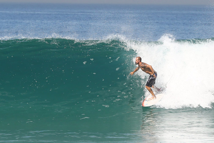 Paulinho Vilhena esbanja talento para o surf em praia do Rio