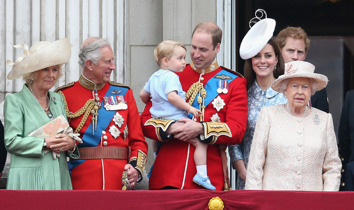 Príncipe George rouba cena em 1ª aparição de Kate Middleton