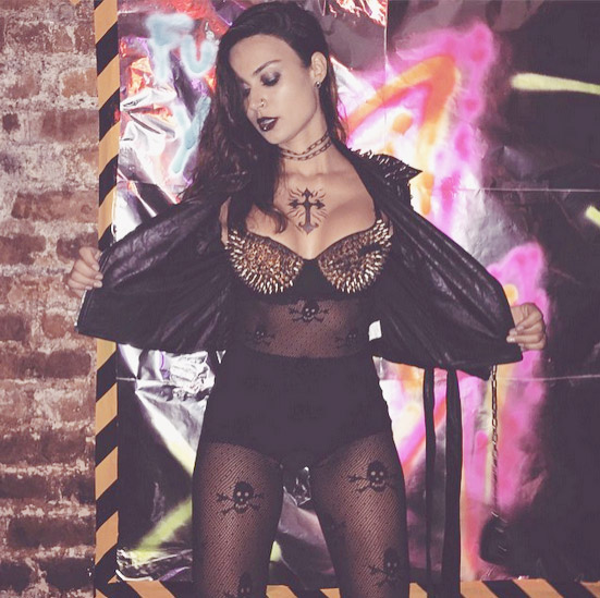 Thaila Ayala sensualiza com look punk e gótico no Instagram3