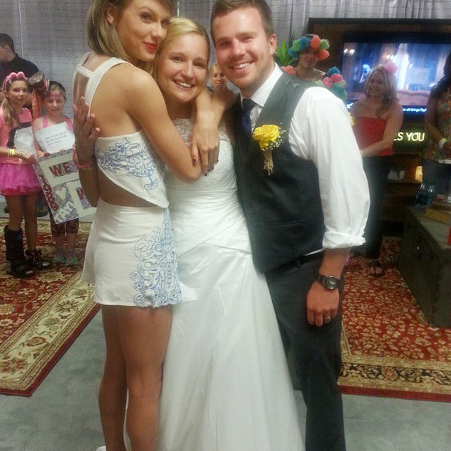 Taylor Swift realiza o sonho de um casal de noivos