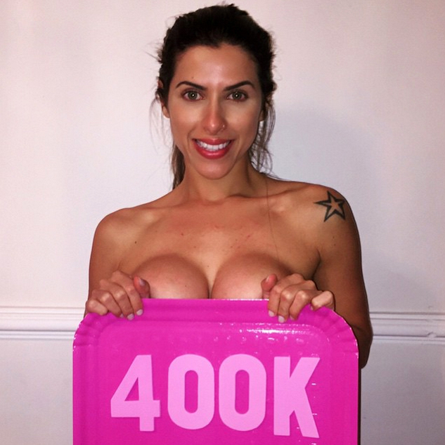 Ana Paula Minerato faz topless e comemora no Instagram