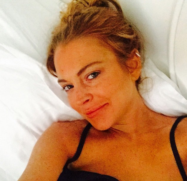 Lindsay Lohan posta foto ‘ao natural’ e esbanja beleza
