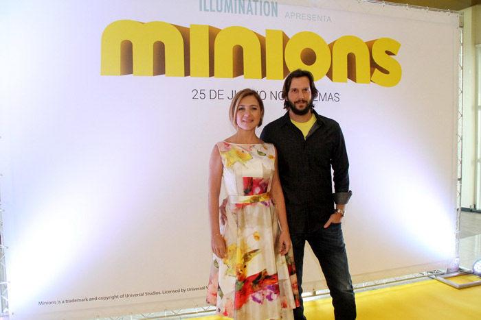 Adriana Esteves e Vladimir Brichta vão ao cinema juntos