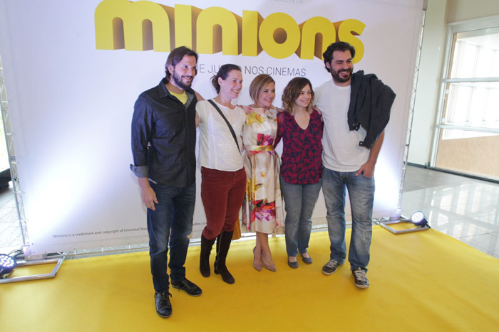 Adriana Esteves e Vladimir Brichta posam com Thiago Lacerda e Vanessa Lóes na pré-estreia para convidados do longa 