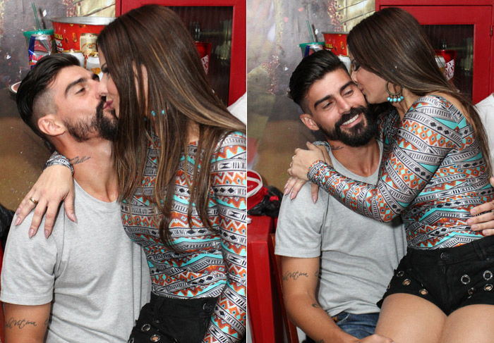 Vivi Araújo beija o noivo em evento do Salgueiro
