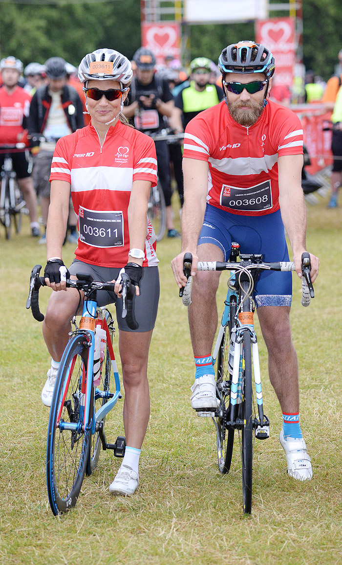  Pippa e James Middleton participam de corrida de bicicleta